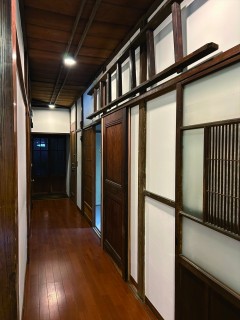③